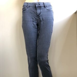 WHITE HOUSE/BLACK MARKET